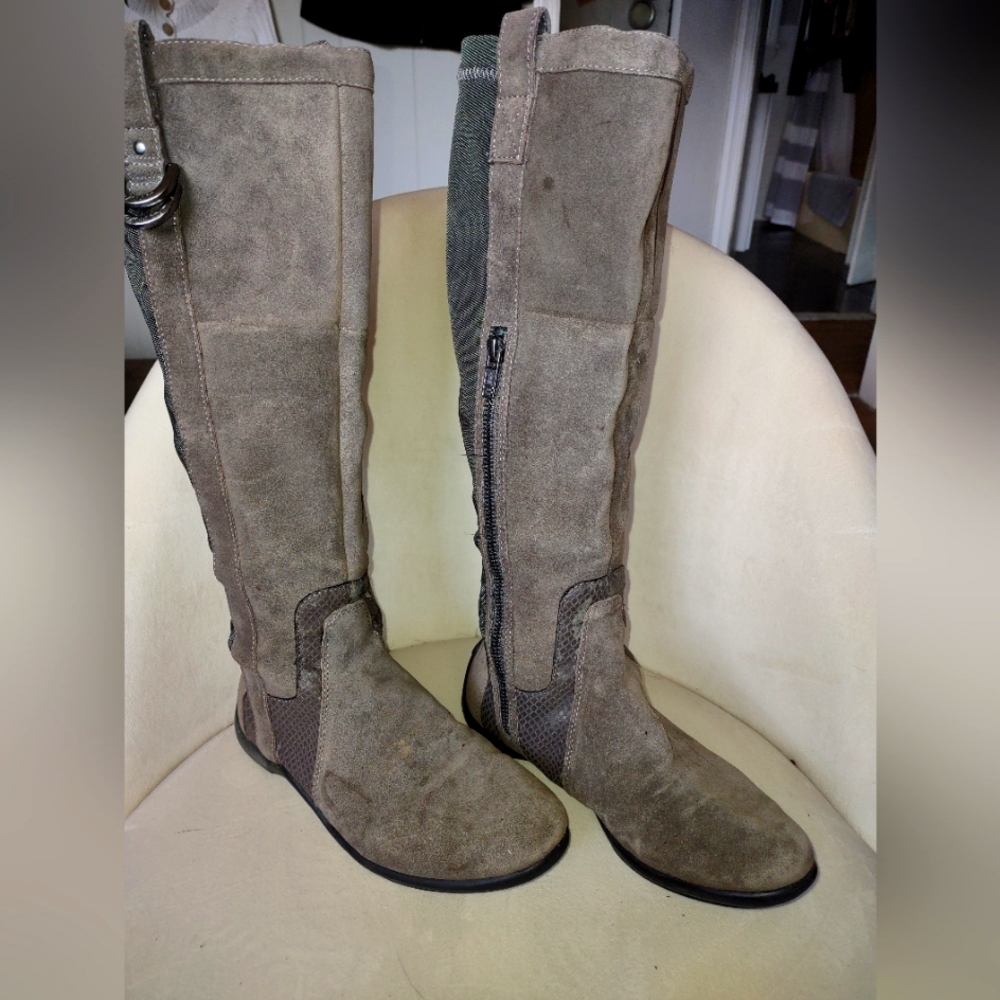 🍄DKNY Knee High Boots